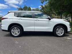 2024 Mitsubishi Outlander ES