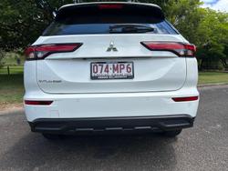 2024 Mitsubishi Outlander ES