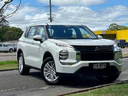 2024 Mitsubishi Outlander ES