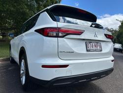 2024 Mitsubishi Outlander ES