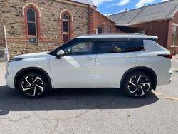 2023 Mitsubishi Outlander Exceed