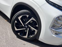 2023 Mitsubishi Outlander Exceed