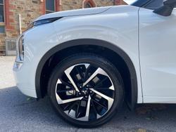 2023 Mitsubishi Outlander Exceed