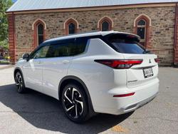 2023 Mitsubishi Outlander Exceed