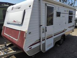 2011 Paramount Classic 17Ft Couples Van With Queen Bed And Front Lougne