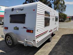 2011 Paramount Classic 17Ft Couples Van With Queen Bed And Front Lounge
