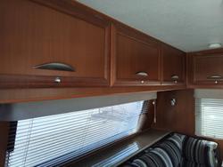 2011 Paramount Classic 17Ft Couples Van With Queen Bed And Front Lougne