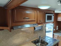 2011 Paramount Classic 17Ft Couples Van With Queen Bed And Front Lougne