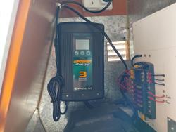 2011 Paramount Classic 17Ft Couples Van With Queen Bed And Front Lounge