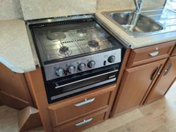 2011 Paramount Classic 17Ft Couples Van With Queen Bed And Front Lounge