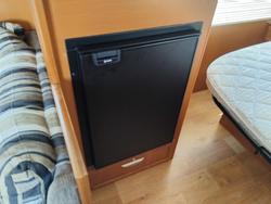 2011 Paramount Classic 17Ft Couples Van With Queen Bed And Front Lounge