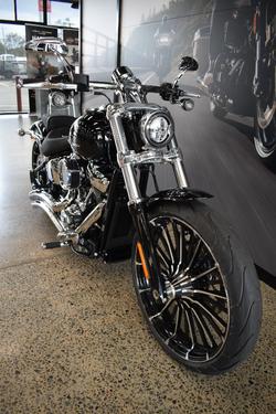 2025 Harley-davidson FXBR BREAKOUT (117) VIVID BLACK