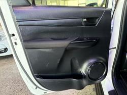 2021 Toyota
                Hilux SR