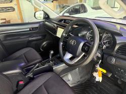 2021 Toyota
                Hilux SR