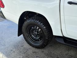 2021 Toyota
                Hilux SR