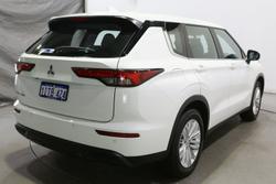2024 Mitsubishi Outlander ES