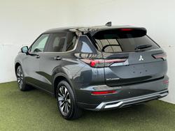 2025 Mitsubishi Outlander LS