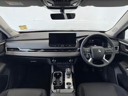 2025 Mitsubishi Outlander LS