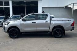 2021 Toyota
Hilux SR