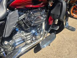 2011 HARLEY-DAVIDSON FLHTCUSE6 CVO U/C ELECTRAGLIDE Black/Red