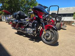 2011 HARLEY-DAVIDSON FLHTCUSE6 CVO U/C ELECTRAGLIDE Black/Red