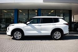 2022 Mitsubishi Outlander LS