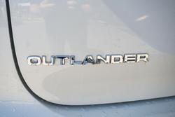 2022 Mitsubishi Outlander LS