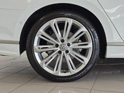 2019 Volkswagen Passat 206TSI R-Line