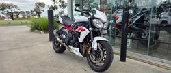 2013 Triumph STREET TRIPLE R (NON ABS) WHITE