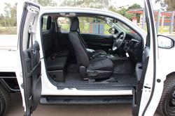 2022 Toyota
                Hilux SR