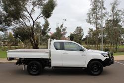 2022 Toyota
                Hilux SR
