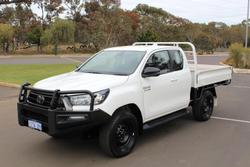 2022 Toyota
                Hilux SR