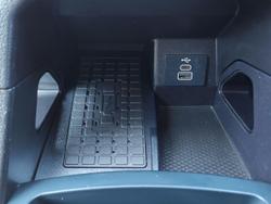 2022 Ford
                Everest Ambiente