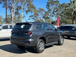 2022 Ford
                Everest Ambiente