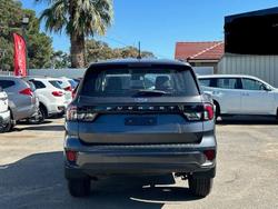 2022 Ford
                Everest Ambiente