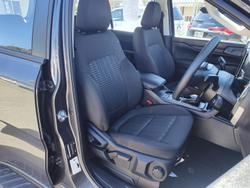 2022 Ford
                Everest Ambiente