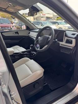 2024 Mahindra XUV700 AX7