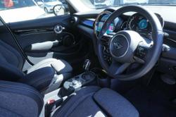 2021 MINI
Hatch Cooper Classic