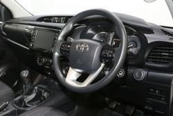 2022 Toyota Hilux SR