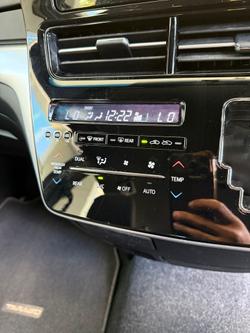 2018 Toyota Tarago GLi