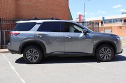 2022 Nissan
Pathfinder ST-L