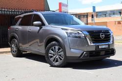 2022 Nissan
Pathfinder ST-L