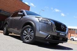 2022 Nissan
Pathfinder ST-L