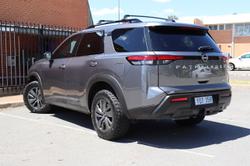 2022 Nissan
Pathfinder ST-L