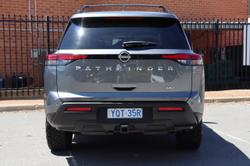 2022 Nissan
Pathfinder ST-L