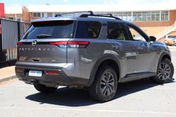 2022 Nissan
Pathfinder ST-L