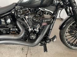 2018 Harley-davidson FXBRS BREAKOUT BLACK TEMPEST