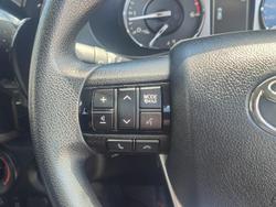 2020 Toyota
                Hilux SR