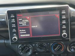 2020 Toyota
                Hilux SR