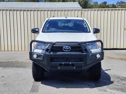 2020 Toyota
                Hilux SR